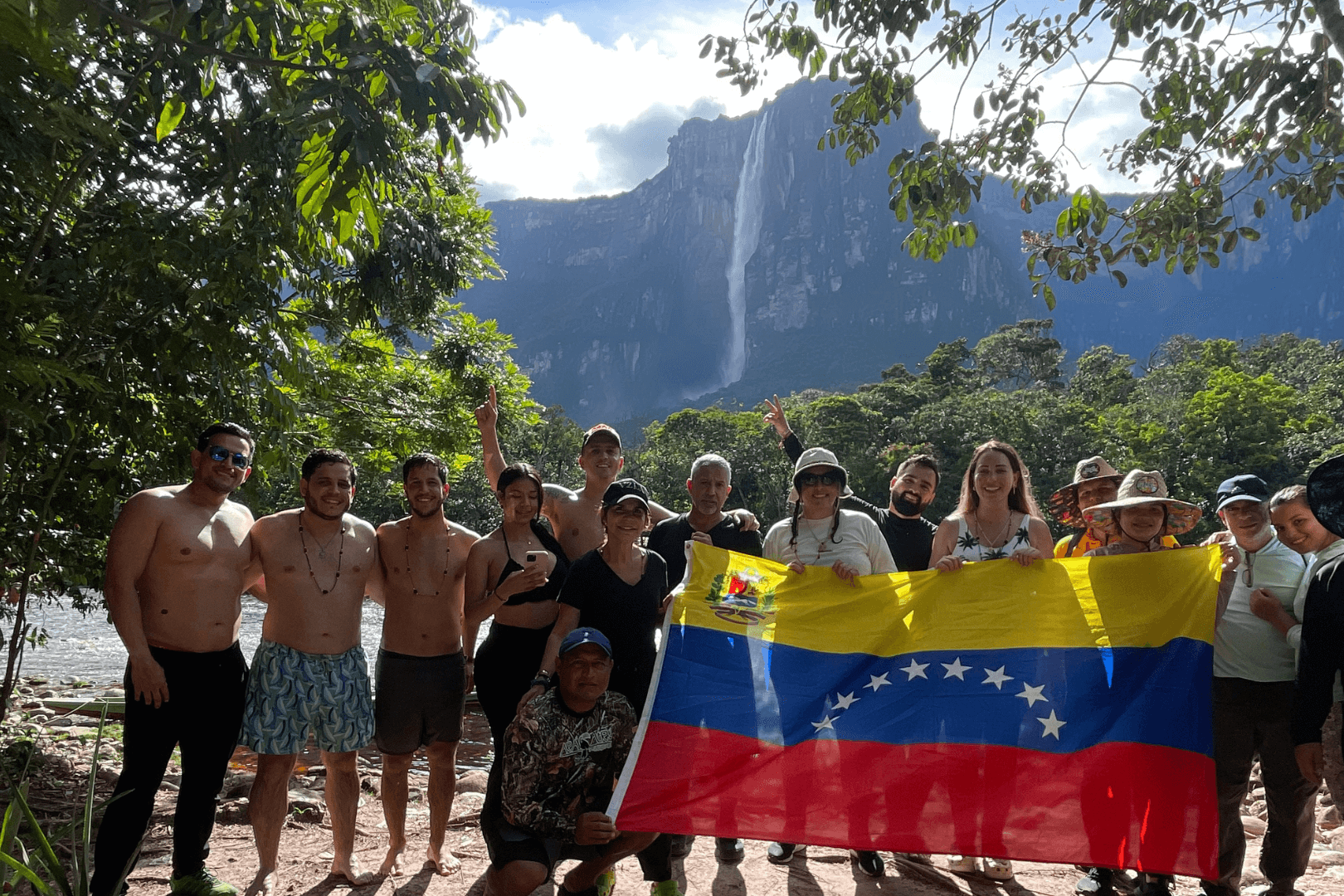 Conociendo la laguna de Canaima y sus saltos mas famosos uai