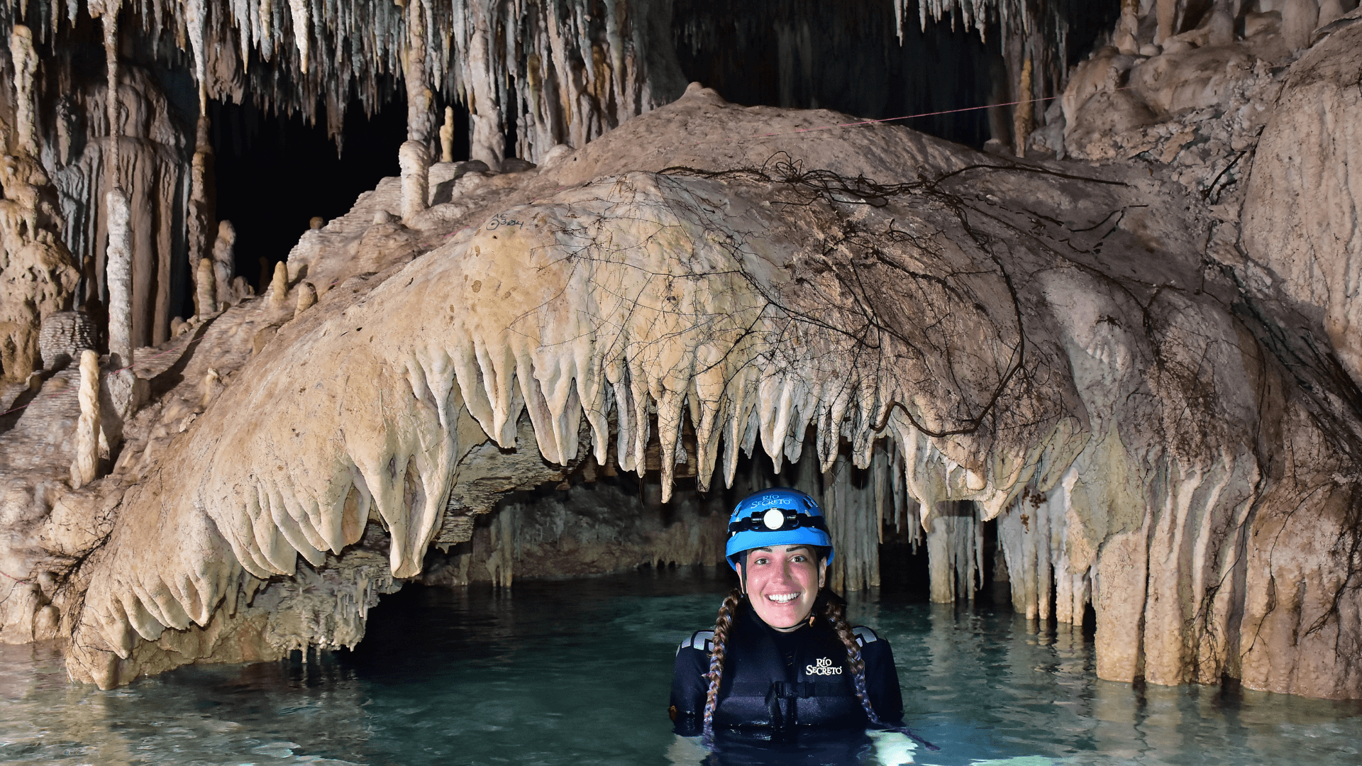 Rio Secreto un museo de cristal subterraneo en Playa del Carmen