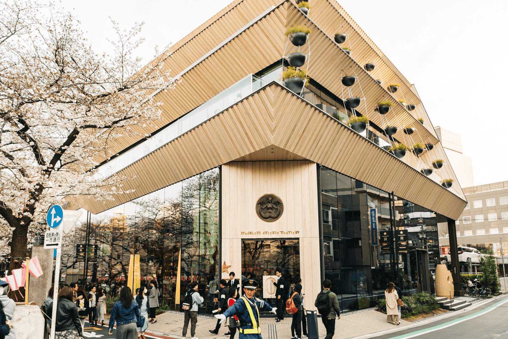 Starbucks Reserve Tokyo la cafeteria mas lujosa del mundo uai